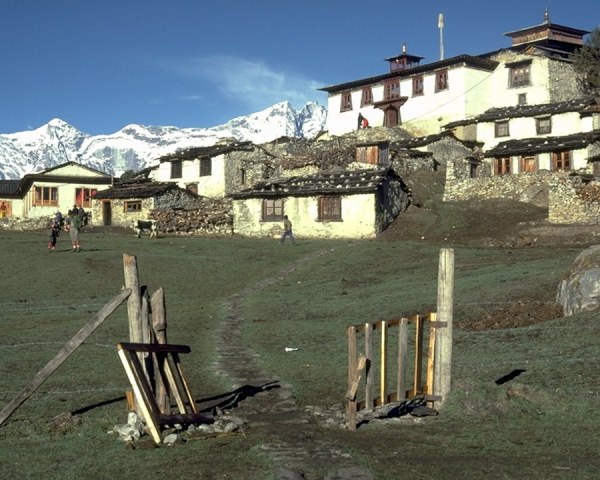 Каменная деревня в горах
